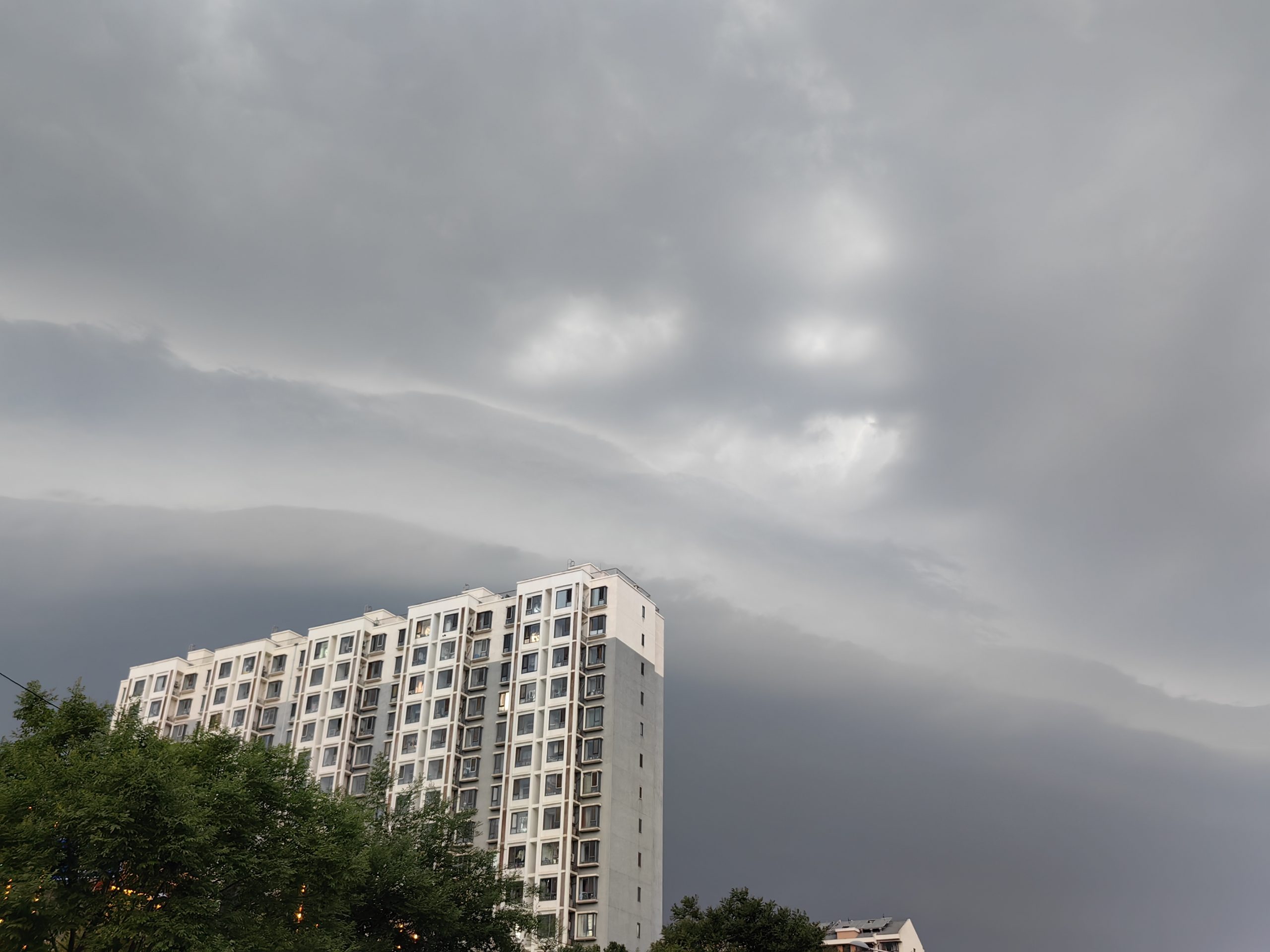 这狂风暴雨，1小时结束