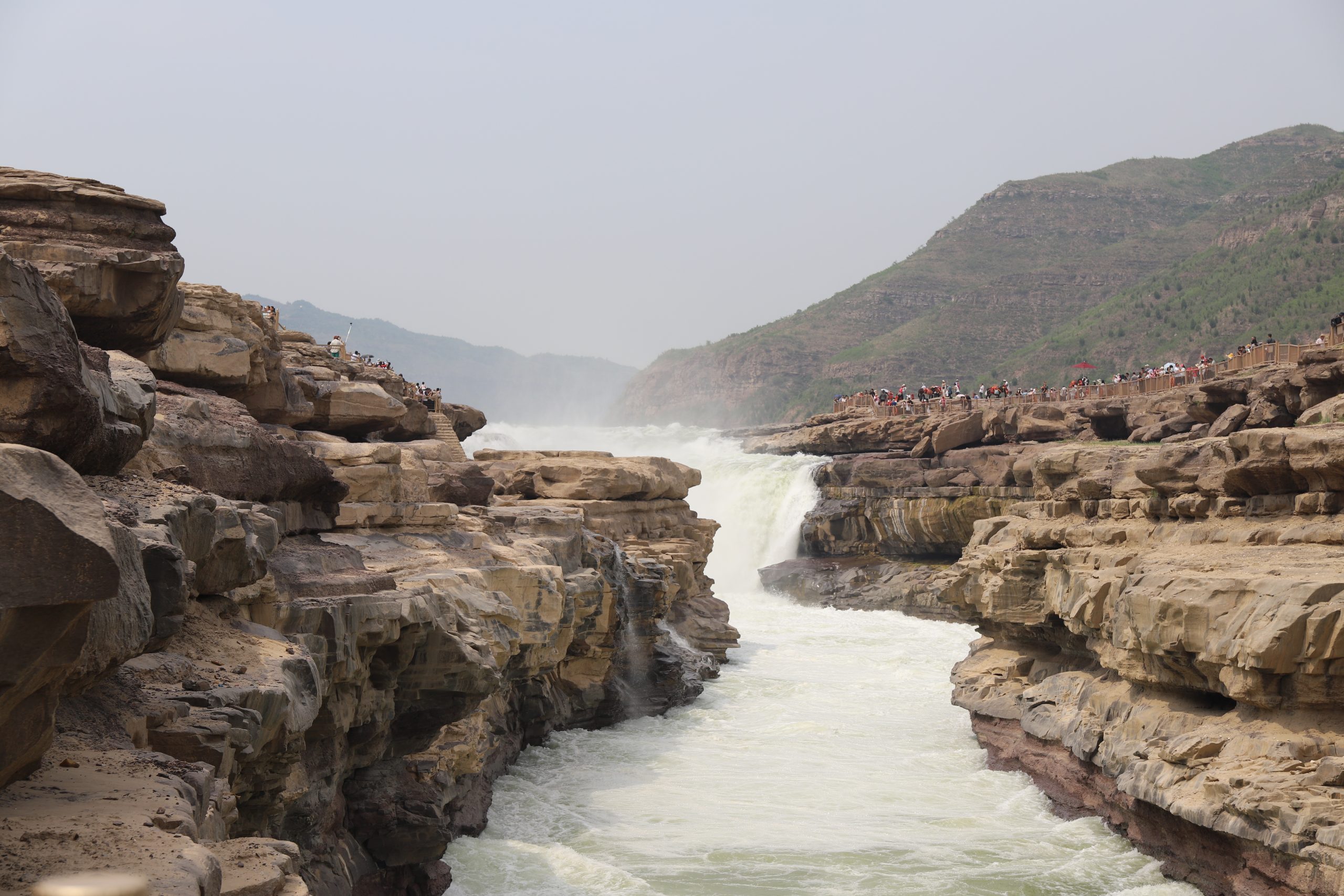 终于来到了壶口瀑布